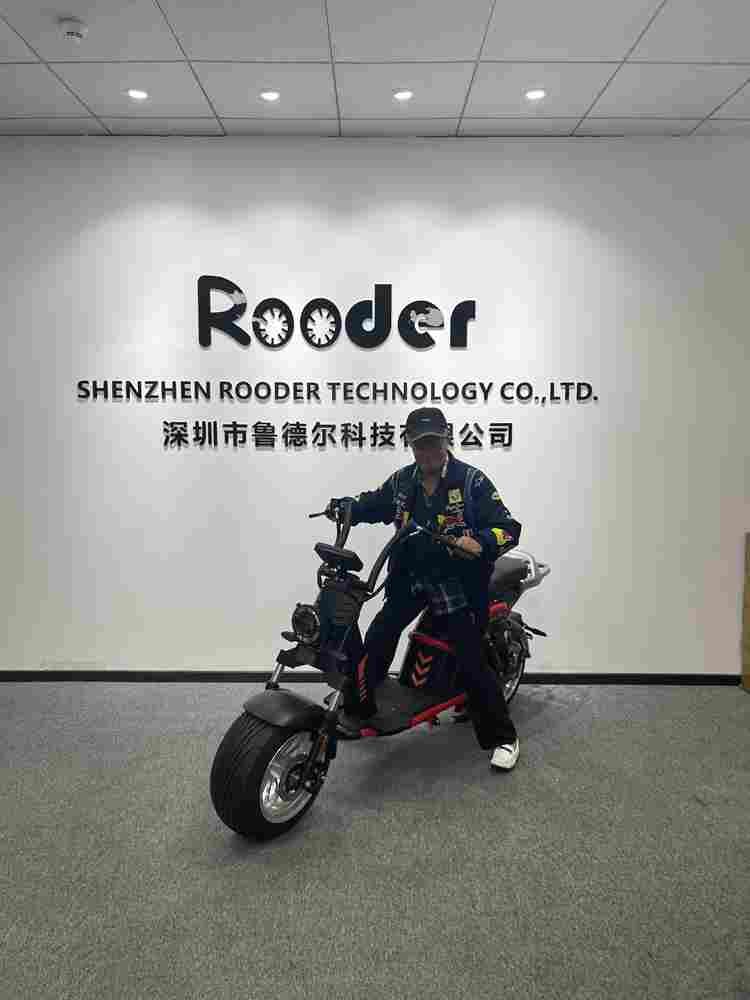 Mr. Paulo visited Rooder electric scooter factory (5)