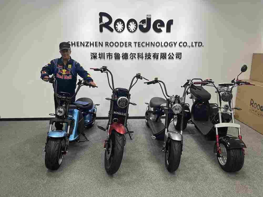 El Sr. Paulo visitó la fábrica de escooter Rooder (1)