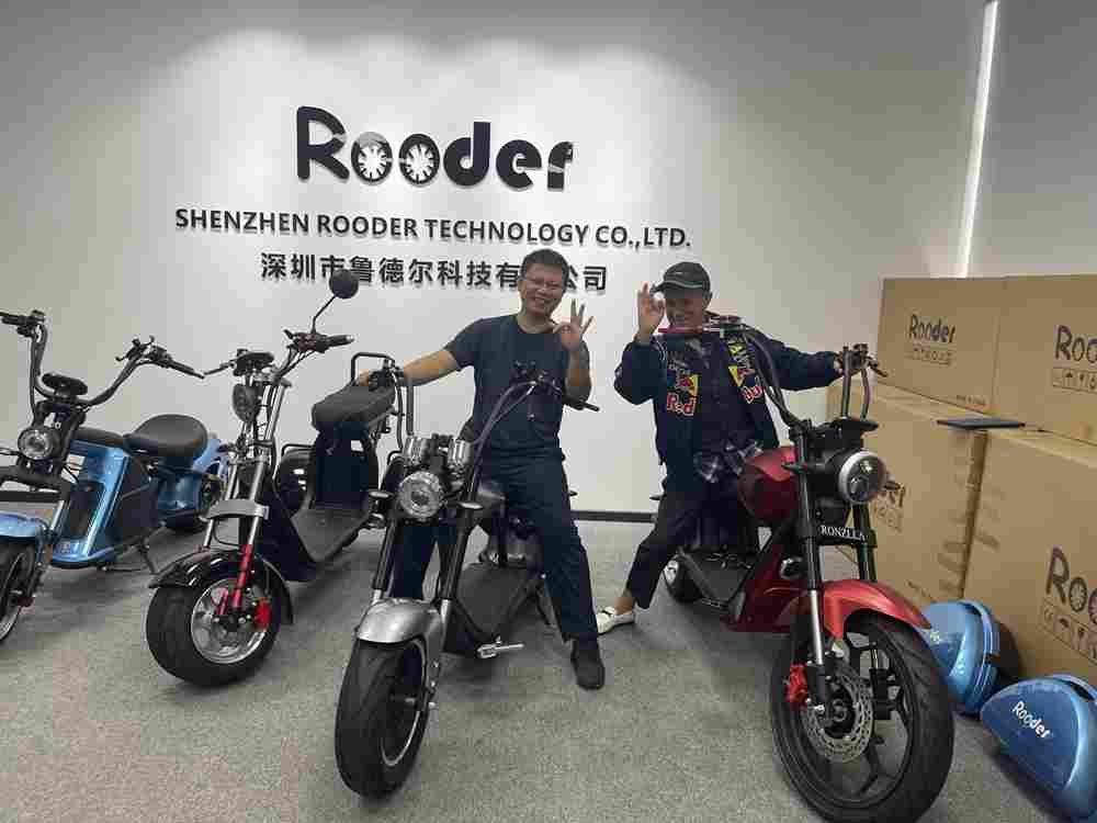 Mr. Paulo visited Rooder escooter factory (2)