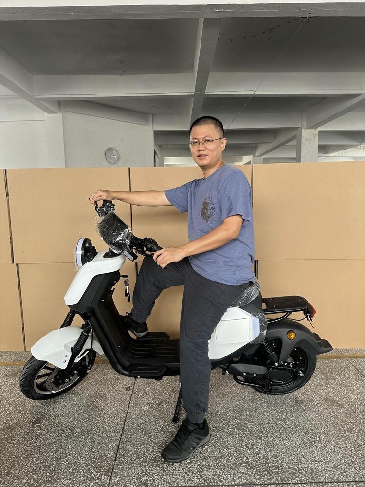 Electric Motorcycle That Reaches 60 MPH